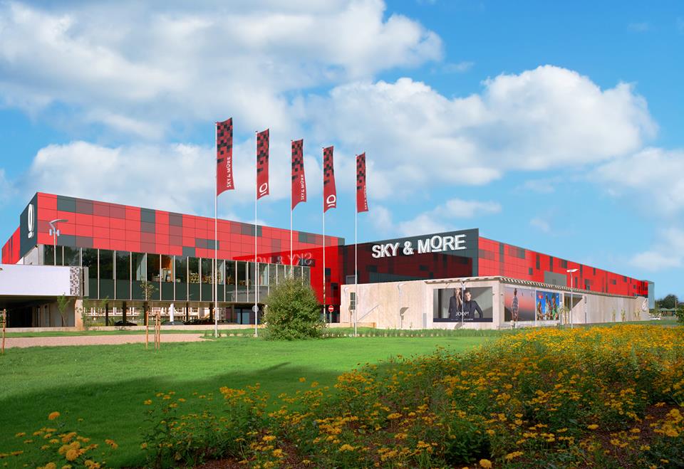 Tirdzniecības centrs Sky&More background image