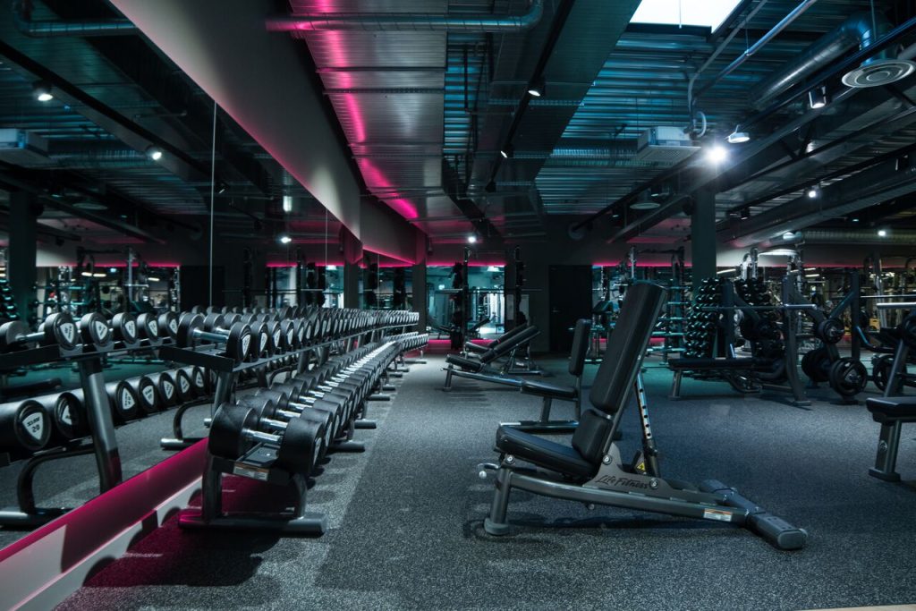 Sporta klubs “People Fitness” background image